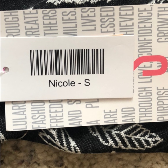 NWT Small LulaRoe Nicole Charcoal Grey w/ Feathers - Picture 4 of 5